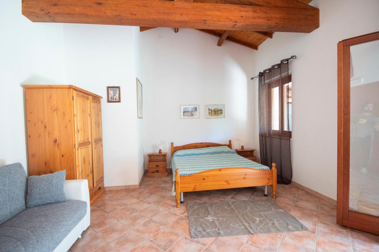 Bed and Breakfast Is Cuccus Masainas Esterno foto