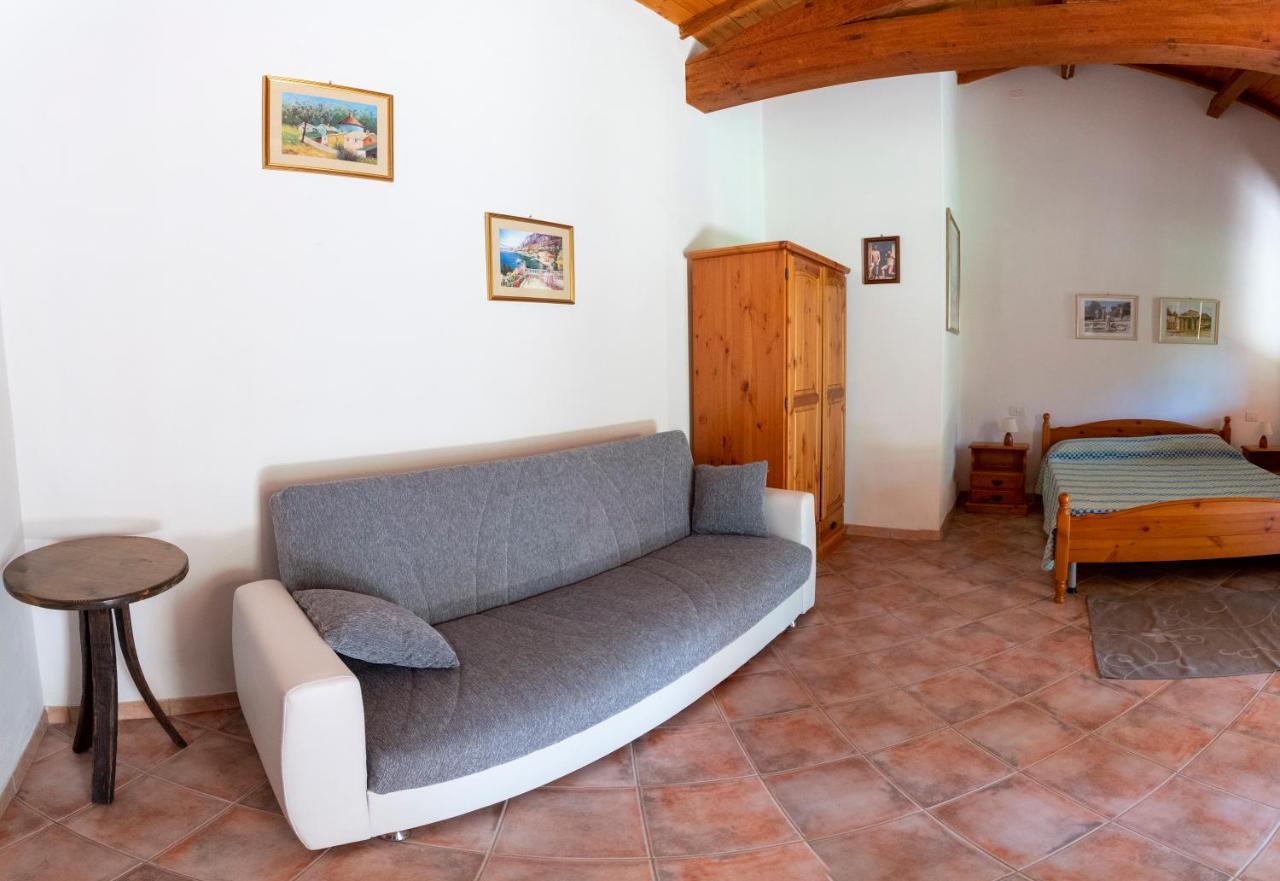Bed and Breakfast Is Cuccus Masainas Esterno foto