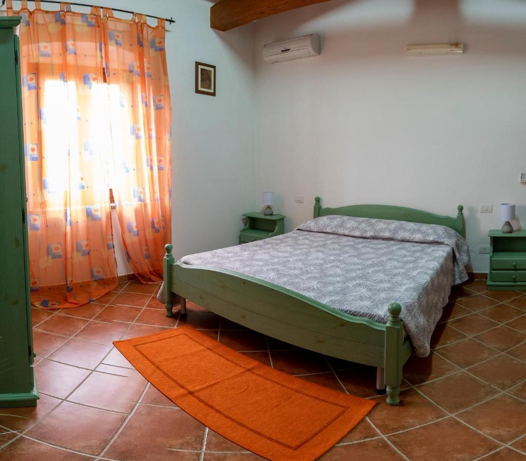 Bed and Breakfast Is Cuccus Masainas Esterno foto