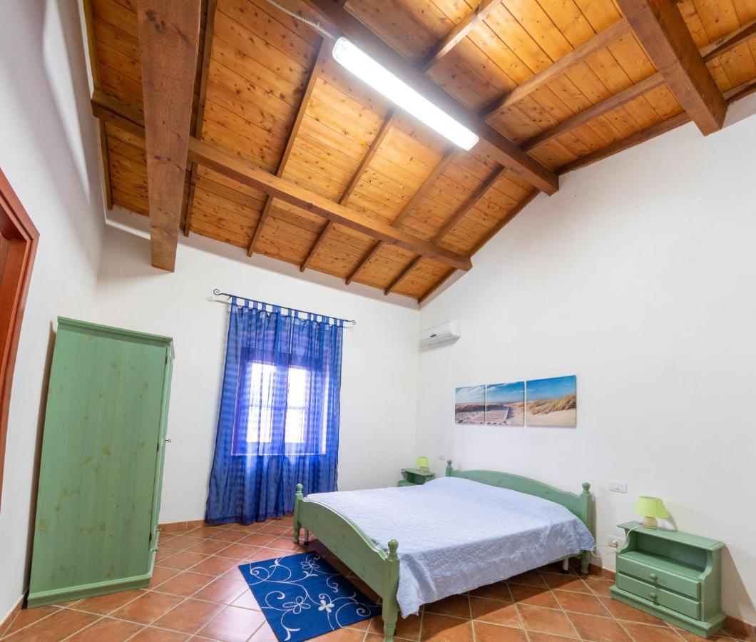 Bed and Breakfast Is Cuccus Masainas Esterno foto
