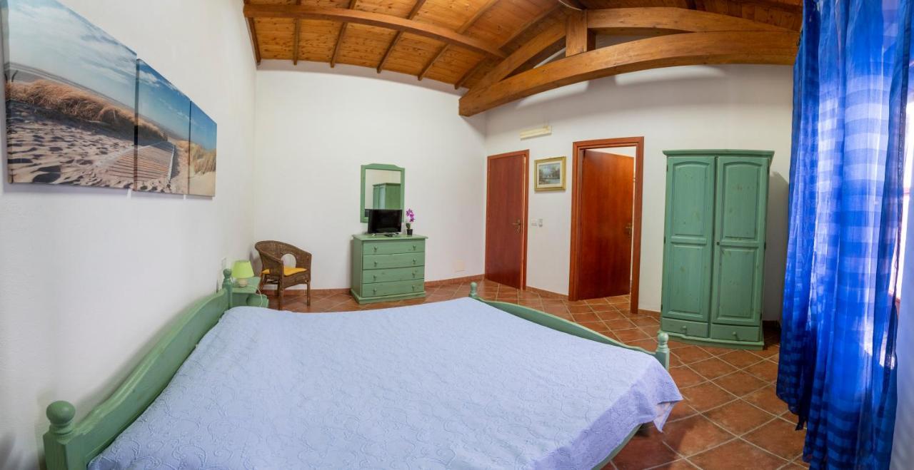 Bed and Breakfast Is Cuccus Masainas Esterno foto