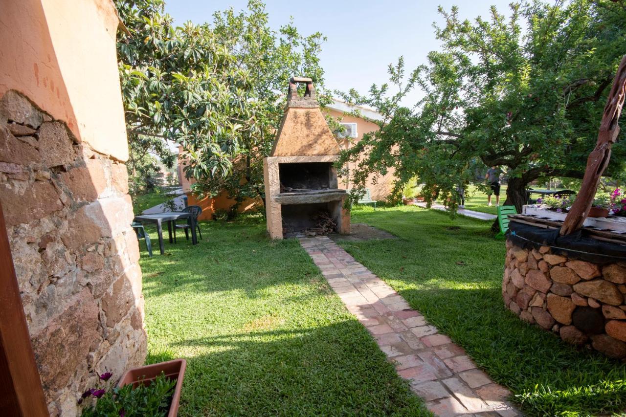 Bed and Breakfast Is Cuccus Masainas Esterno foto