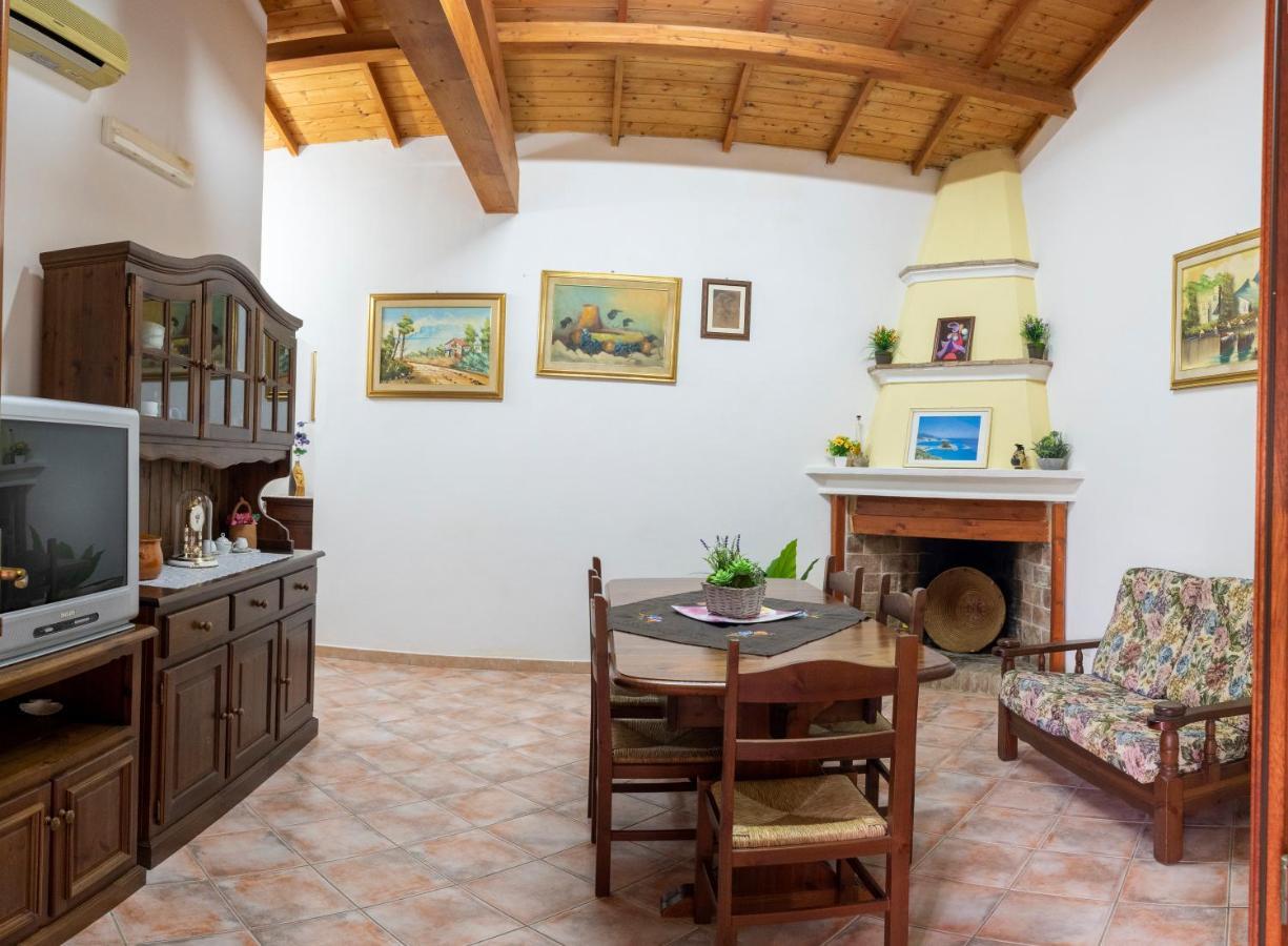 Bed and Breakfast Is Cuccus Masainas Esterno foto