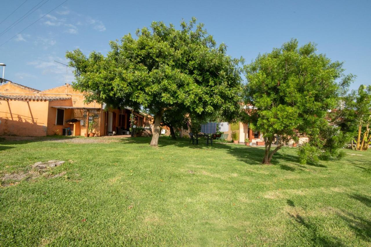Bed and Breakfast Is Cuccus Masainas Esterno foto