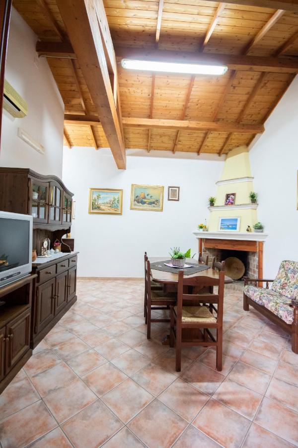Bed and Breakfast Is Cuccus Masainas Esterno foto