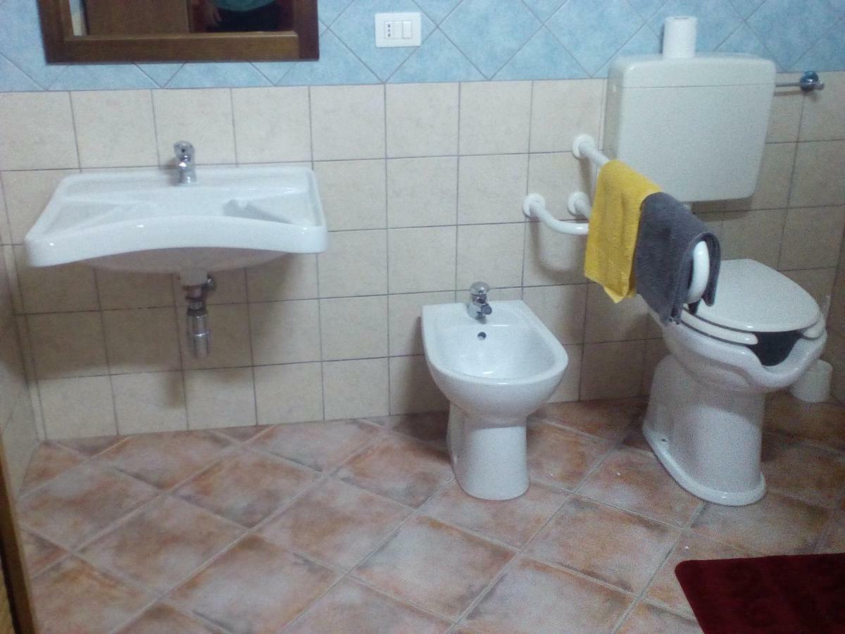 Bed and Breakfast Is Cuccus Masainas Esterno foto