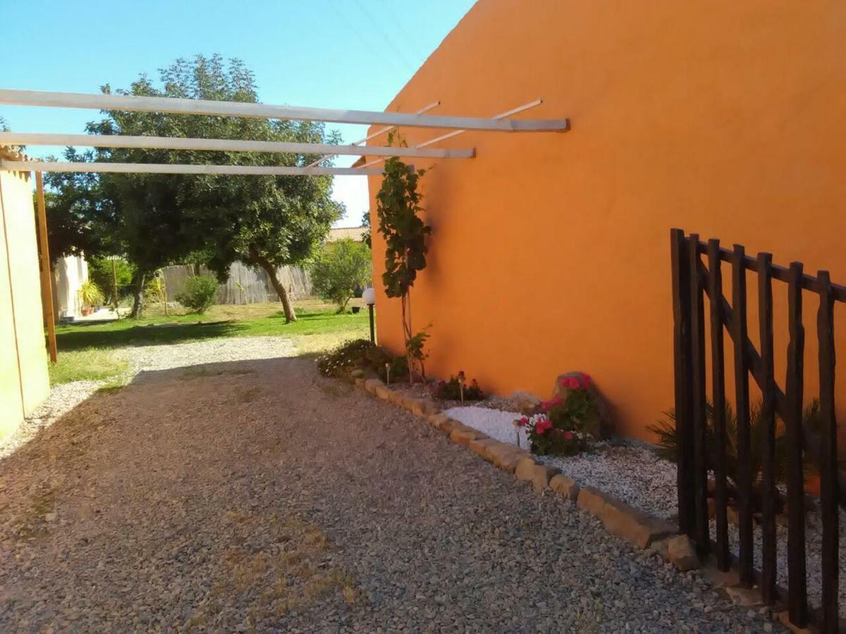 Bed and Breakfast Is Cuccus Masainas Esterno foto